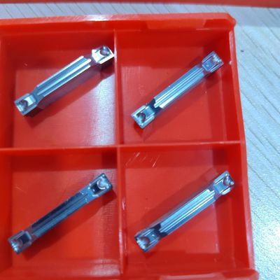 la double tête de meulage qu'alternative slottingTungsten le carbure insère les outils de coupe de rotation de commande numérique par ordinateur en métal d'insertion