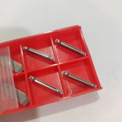 Un bon prix. Insert de carbure de tungstène non recouvert résistant à la flexion 14,4 G/cm3 pour l'usinage de l'acier inoxydable en ligne